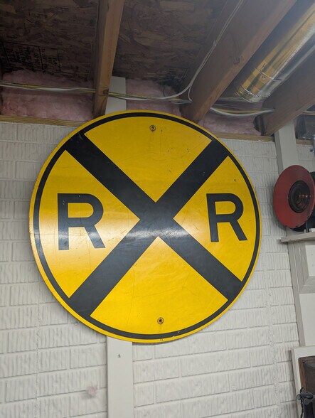 More Photos Of 1045 Eagon St, Barberton Manufacturing For Sale