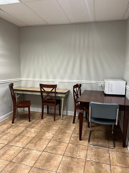 More Photos Of 3605 Woodhead Dr, Northbrook Office For Lease