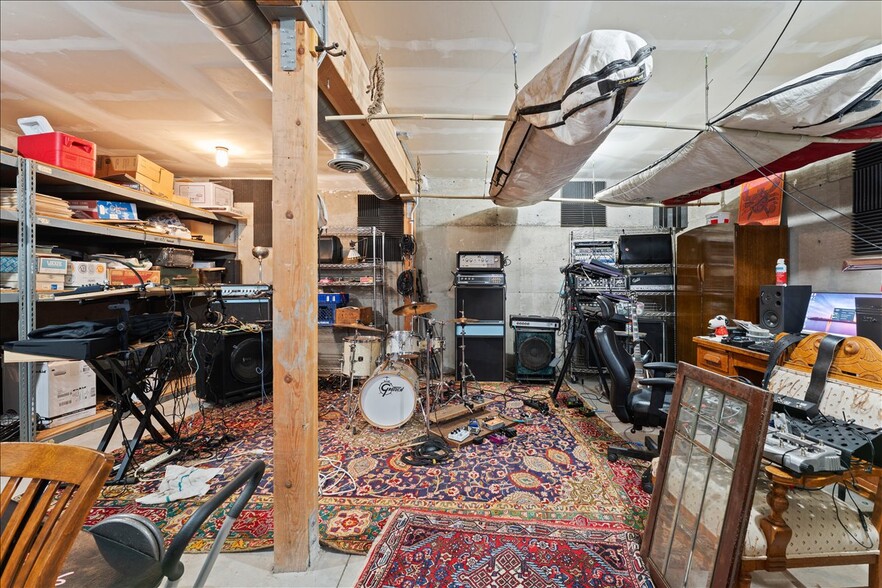 More Photos Of 3039 SE Stark St, Portland Storefront Retail Residential For Sale