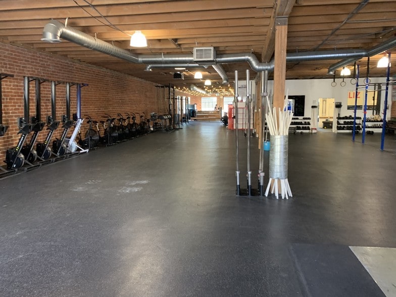 More Photos Of 5119 W Sunset Blvd, Los Angeles General Retail For Lease