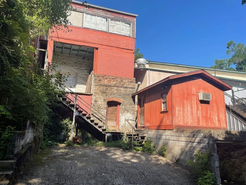 More Photos Of 71 Spring St, Eureka Springs Restaurant For Sale