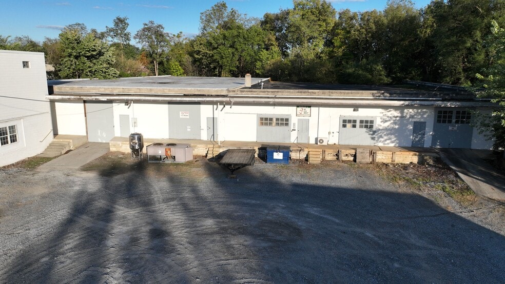 More Photos Of 405 N East St, Carlisle Distribution For Lease