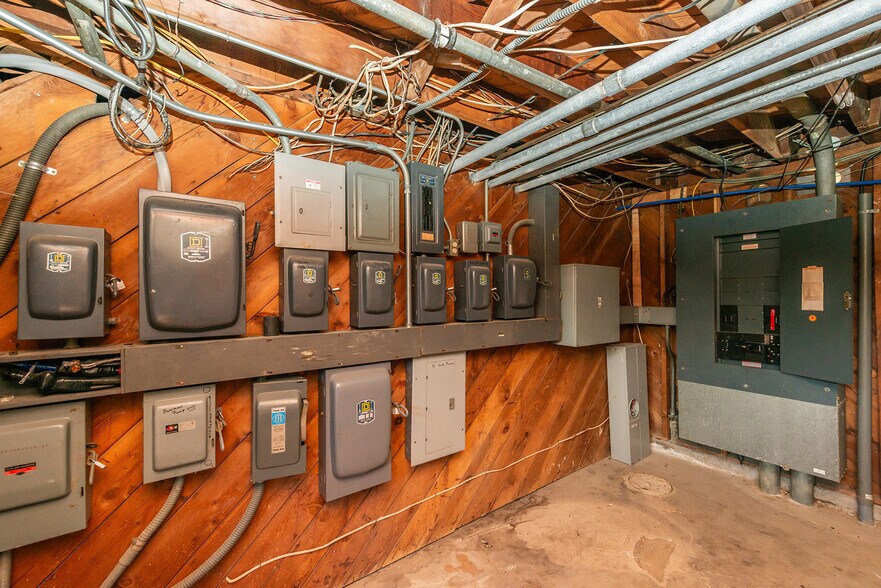More Photos Of 4221 Siskiyou Ave, Dunsmuir Hotel For Sale