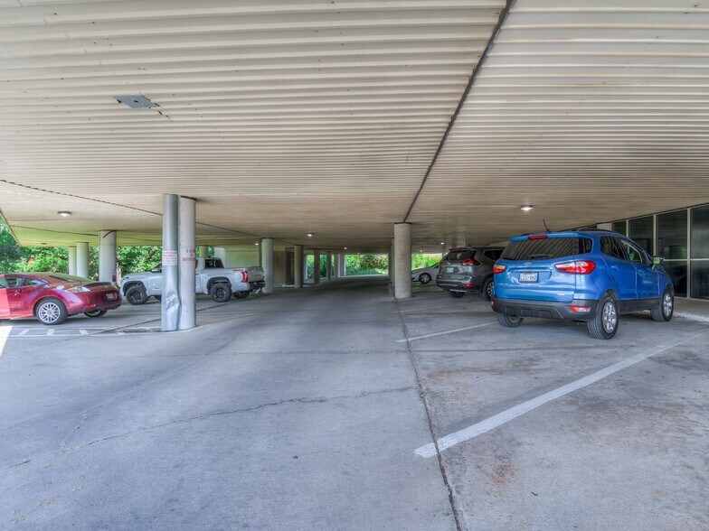 More Photos Of 5909 NW Expressway St, Oklahoma City Office For Lease