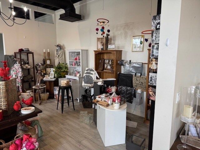 More Photos Of 407-413 E 19th St, Bakersfield Storefront For Sale