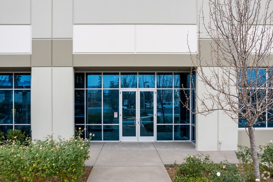 More Photos Of 6755 Brisa St, Livermore Warehouse For Lease