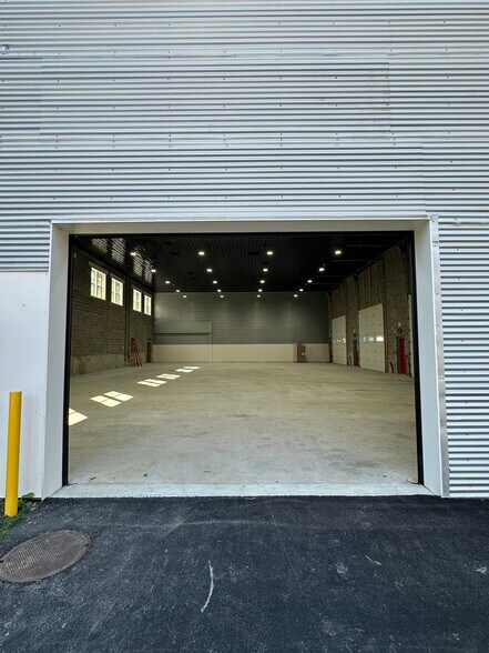 More Photos Of 15 Commerce St, Hawthorne Parking Garage For Sale