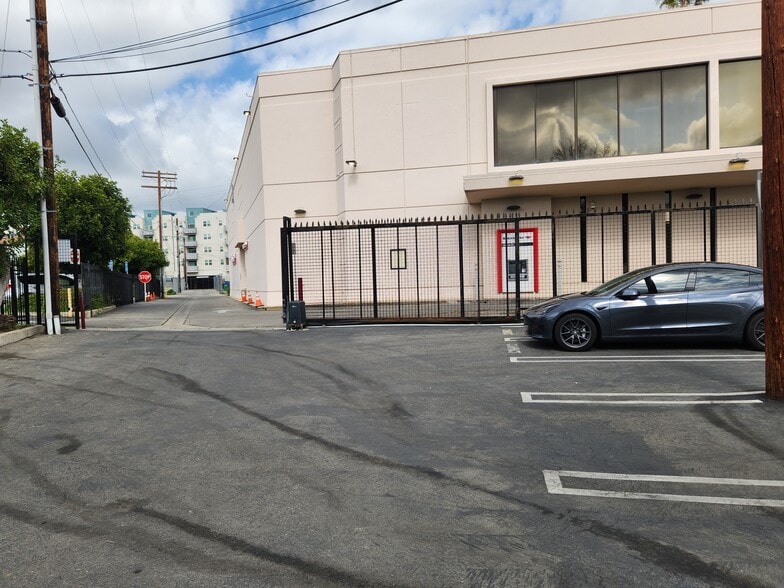 More Photos Of 5011-5019 Lankershim Blvd, North Hollywood Storefront Retail Residential For Lease