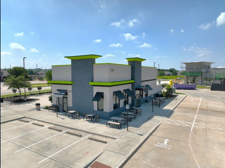 Primary Photo Of 1501 W Hebron Pky, Carrollton Fast Food For Sale