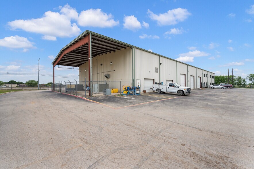 More Photos Of 2375 Walsh Rd, San Antonio Manufacturing For Sale