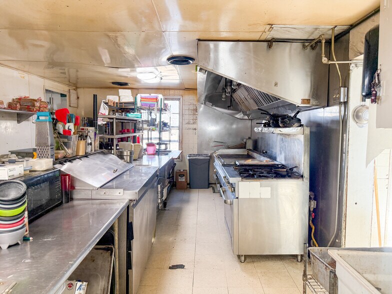 More Photos Of 1603 Central Blvd, Bull Shoals Restaurant For Sale