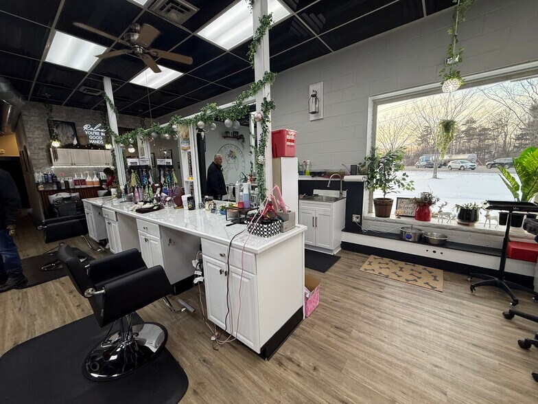 More Photos Of 4945 Southwestern Blvd, Hamburg Freestanding For Sale