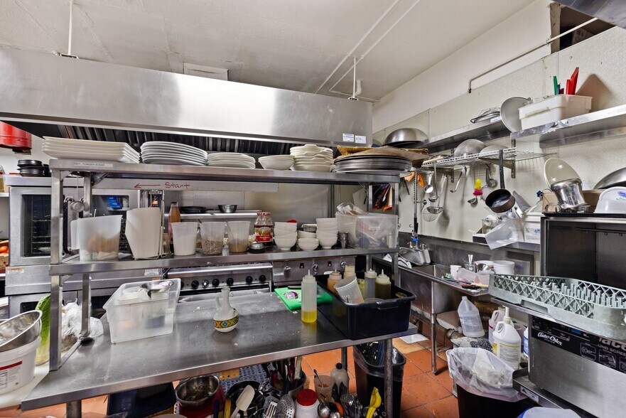 More Photos Of 4935 Shattuck Ave, Oakland Freestanding For Sale