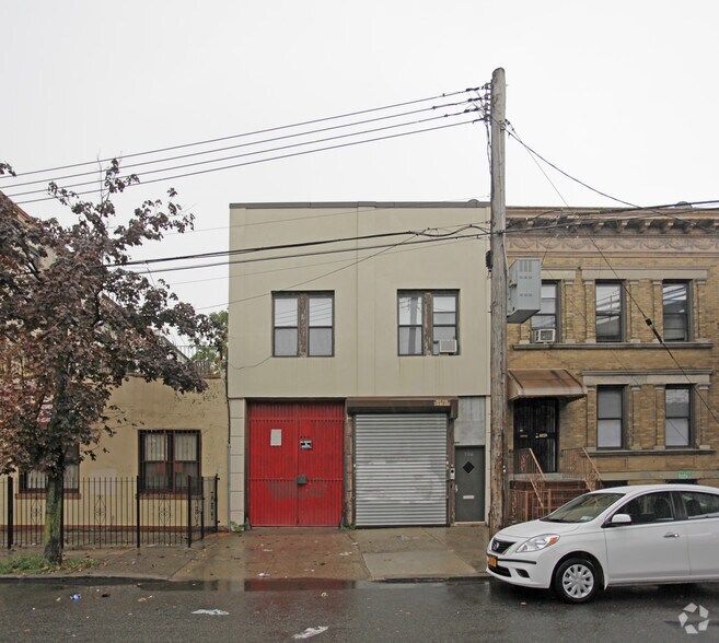 More Photos Of 750 Onderdonk Ave, Flushing Storefront Retail Residential For Lease