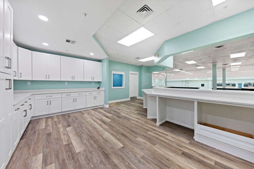 More Photos Of 5420 Hickory St, Panama City Office For Lease