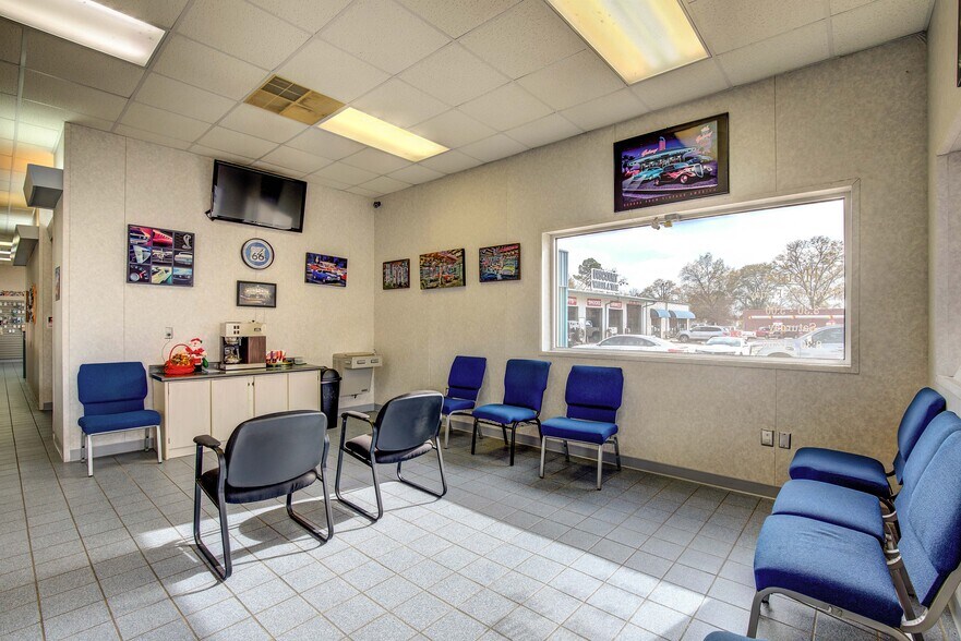 More Photos Of 1430 S Broadway St, Sulphur Springs Carwash For Sale