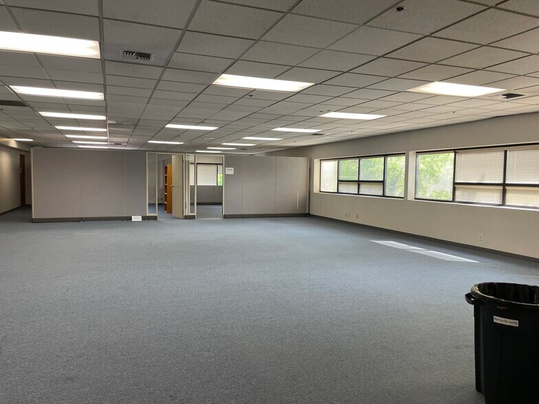 More Photos Of 1602 Pike St NW, Auburn Research And Development For Lease