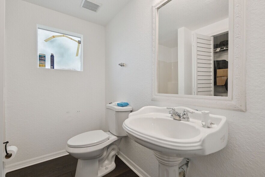 More Photos Of 690 N Semoran Blvd, Orlando Land For Lease