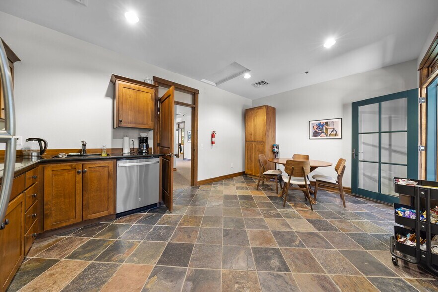 More Photos Of 750 Buckaroo Trl, Sisters Office For Sale