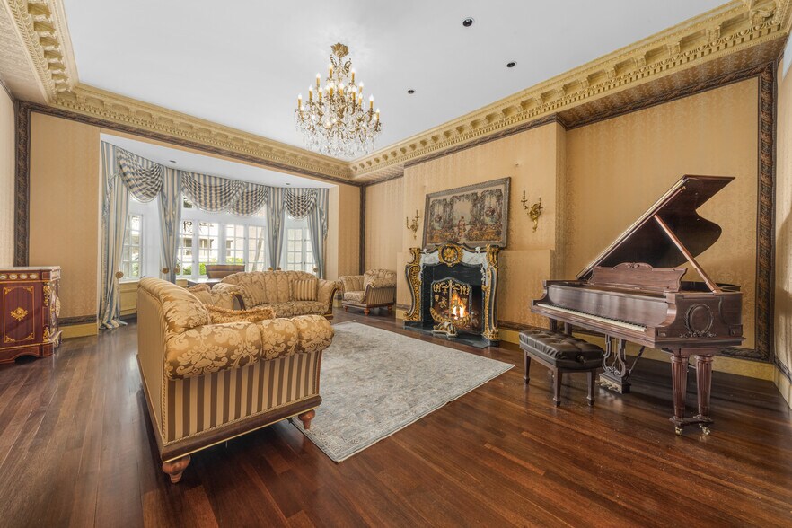 More Photos Of 7 E 69th St, New York Specialty For Lease