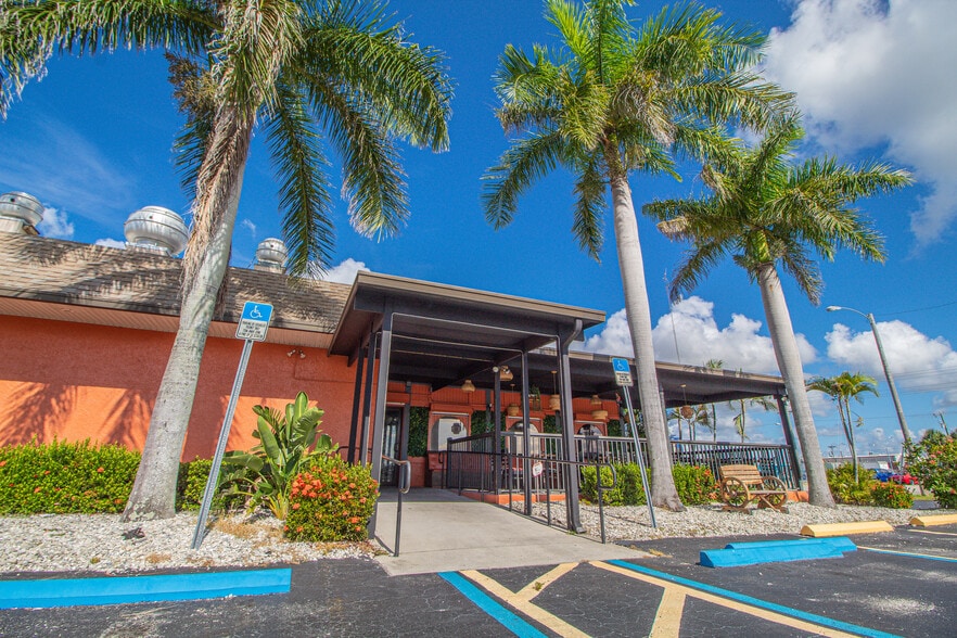 More Photos Of 4400 Hancock Bridge Pky, North Fort Myers Restaurant For Sale