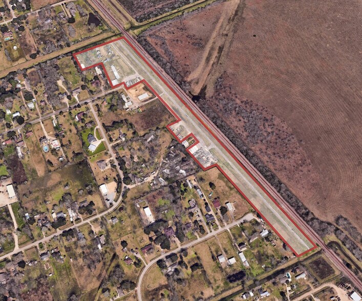 More Photos Of 7911 James St, Pearland Airport For Sale