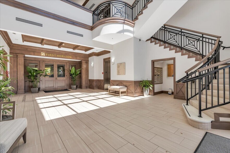 More Photos Of 599 9th St N, Naples Medical For Sale