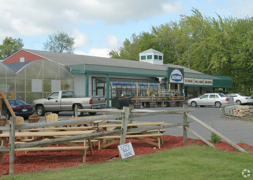 More Photos Of 147 Meriden Rd, Middlefield Garden Center For Lease