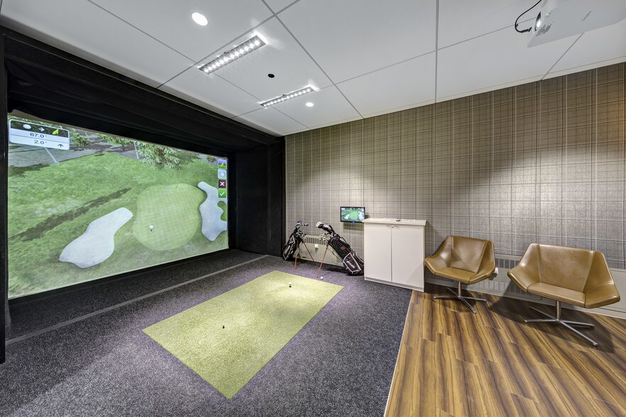 More Photos Of 33 N LaSalle St, Chicago Coworking Space