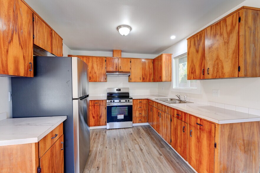 More Photos Of 1049 SE Walnut St, Hillsboro Apartments For Sale