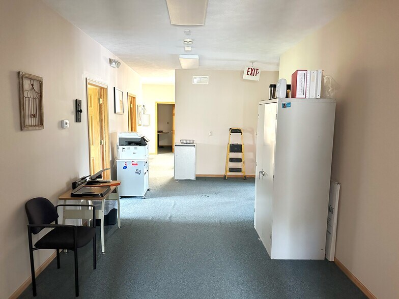 More Photos Of 1947 N Lyford Rd, Rockford Self Storage For Lease