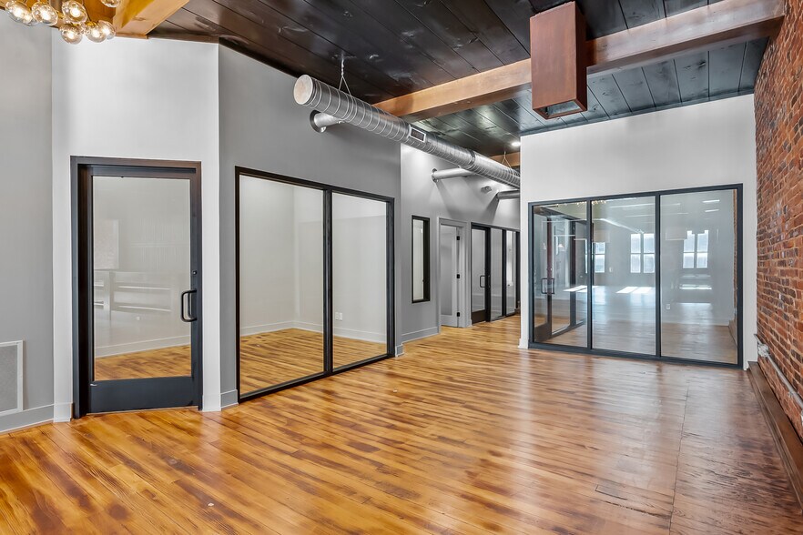 More Photos Of 33 N Sandusky St, Delaware Storefront Retail Office For Lease