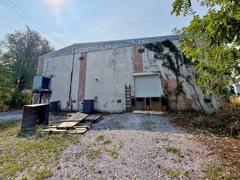 More Photos Of 4030 Gill Ave, Hampstead Research And Development For Sale