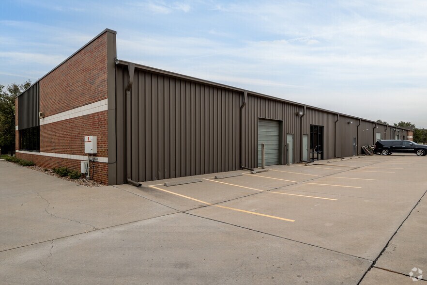 More Photos Of 8200 E 34th St, Wichita Light Manufacturing For Lease