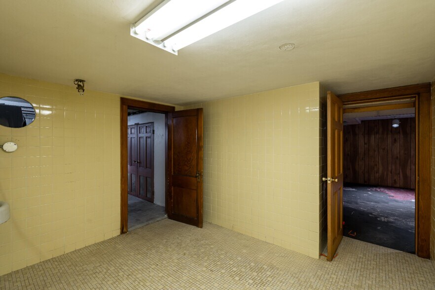 More Photos Of 3701 E Layton Ave, Cudahy Storefront Retail Residential For Sale