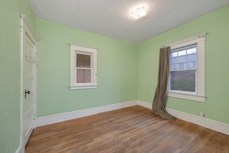 More Photos Of 5417 NE 15th Ave, Portland Specialty For Sale