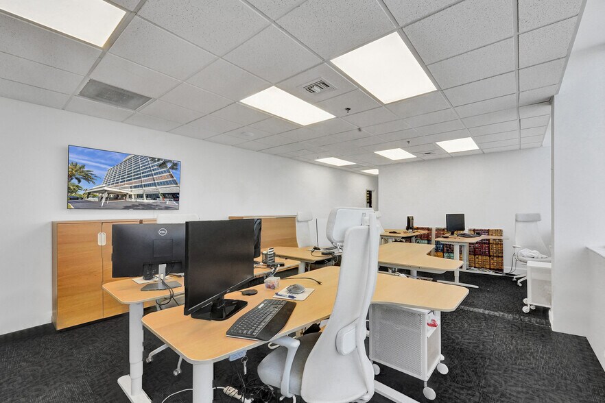 More Photos Of 2455 E Sunrise Blvd, Fort Lauderdale Loft Creative Space For Sale