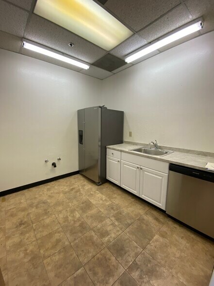More Photos Of 970 Terra Bella Ave, Mountain View Research And Development For Lease