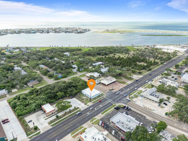 More Photos Of 1700 Highway 35 N, Rockport Storefront Retail Office For Sale