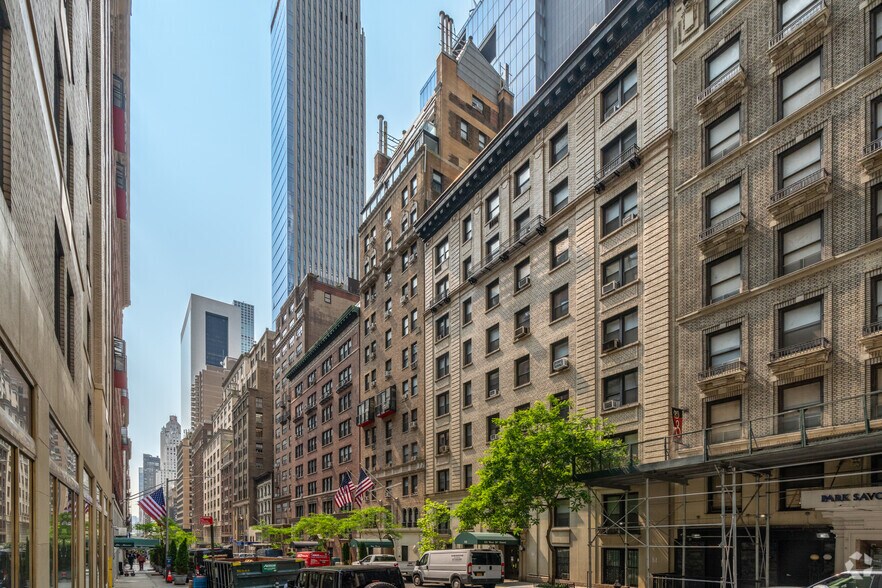 More Photos Of 150 W 58th St, New York Apartments For Lease