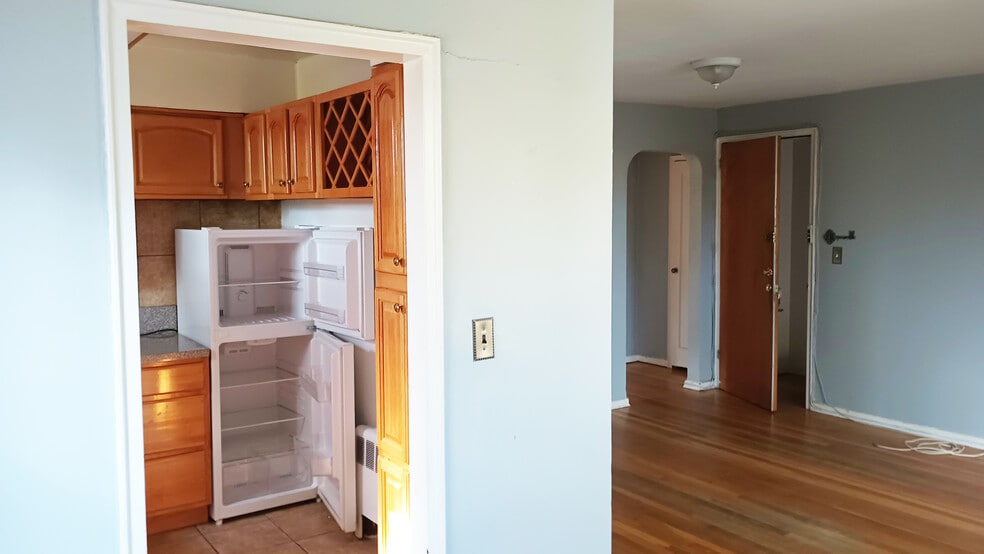 More Photos Of 94 Spruce St, Yonkers Apartments For Sale