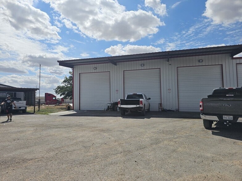 More Photos Of 11010 W Joan Dr, Odessa Warehouse For Sale