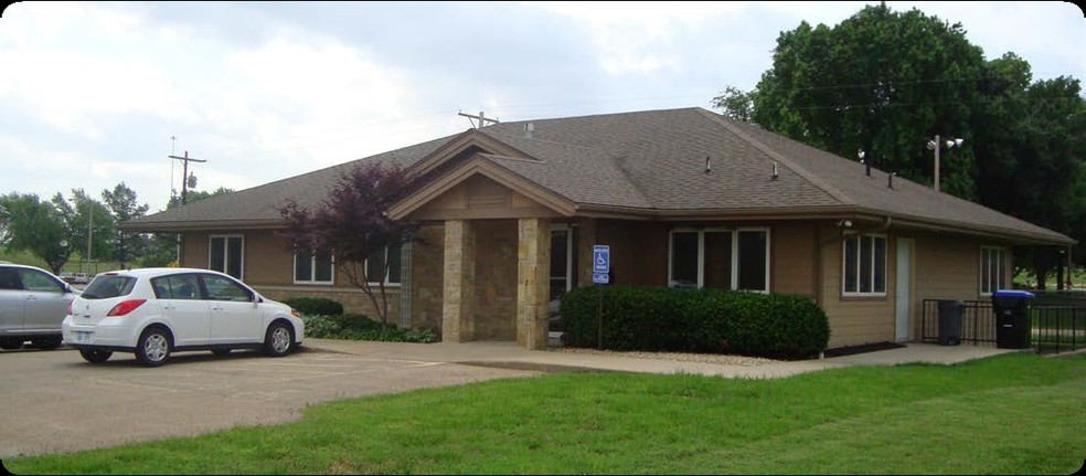 More Photos Of 6600 SW 10th St, Topeka Office For Lease
