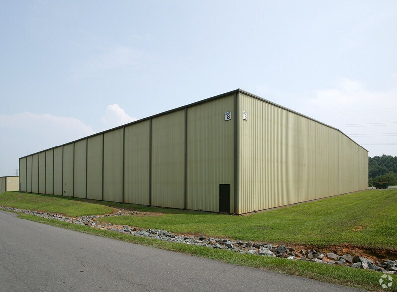More Photos Of 6240 Clementine Dr, Clemmons Warehouse For Lease