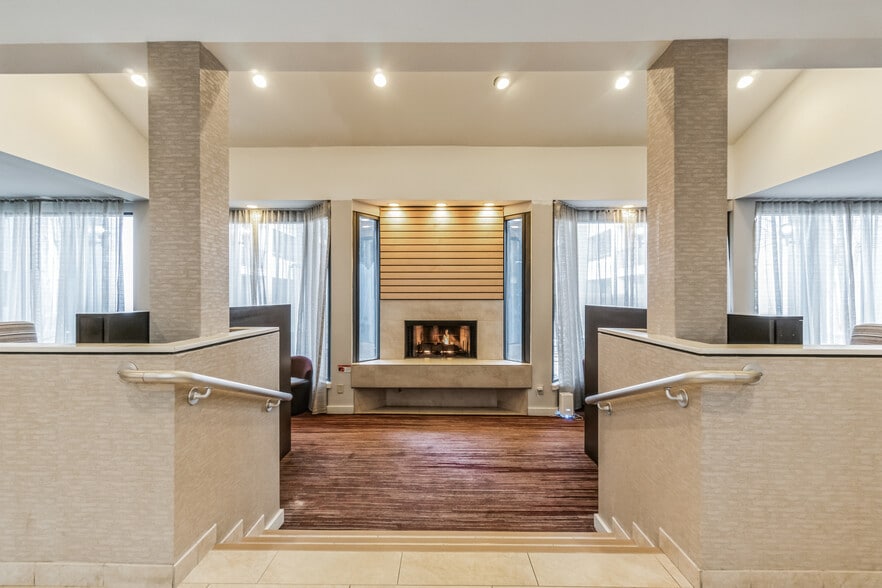 More Photos Of 1917 Coliseum Dr, Hampton Hotel For Sale