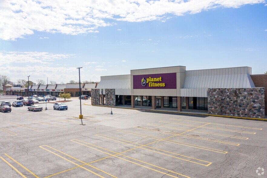 More Photos Of 37601-37755 5 Mile Rd, Livonia Unknown For Lease