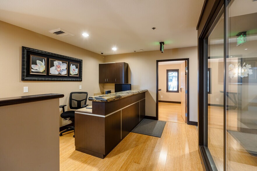 More Photos Of 4309 SW Oakridge Rd, Lake Oswego Medical For Sale