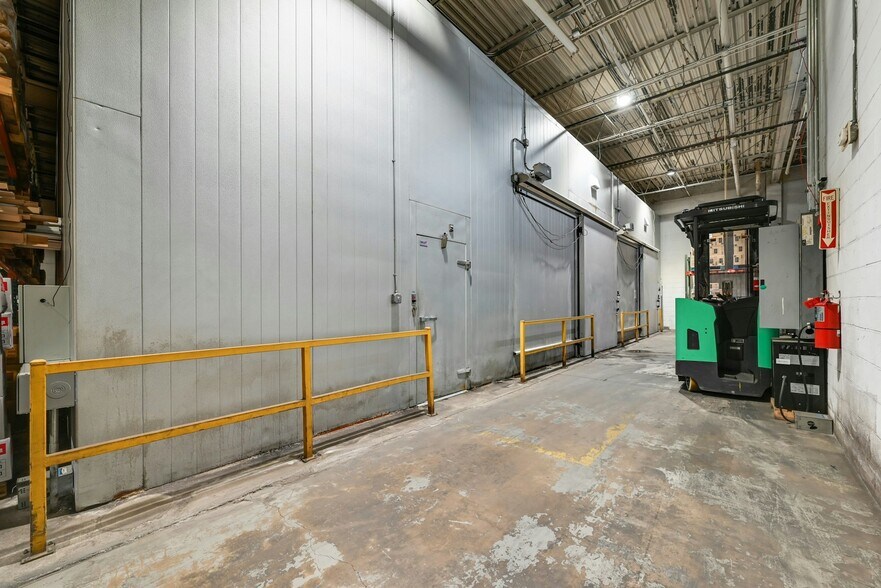 More Photos Of 106 Stonehurst Ct, Northvale Warehouse For Lease