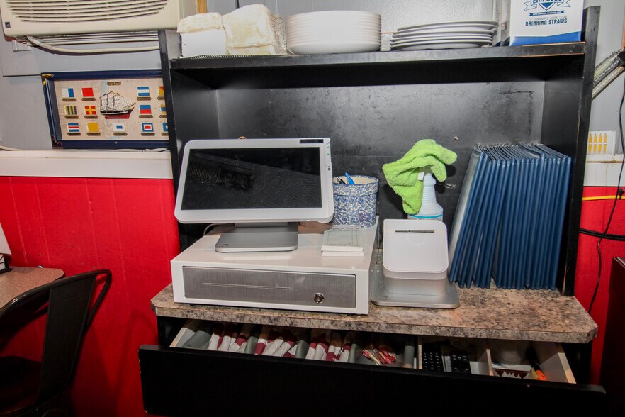 More Photos Of 54 McKinley St, Huron Bar For Sale