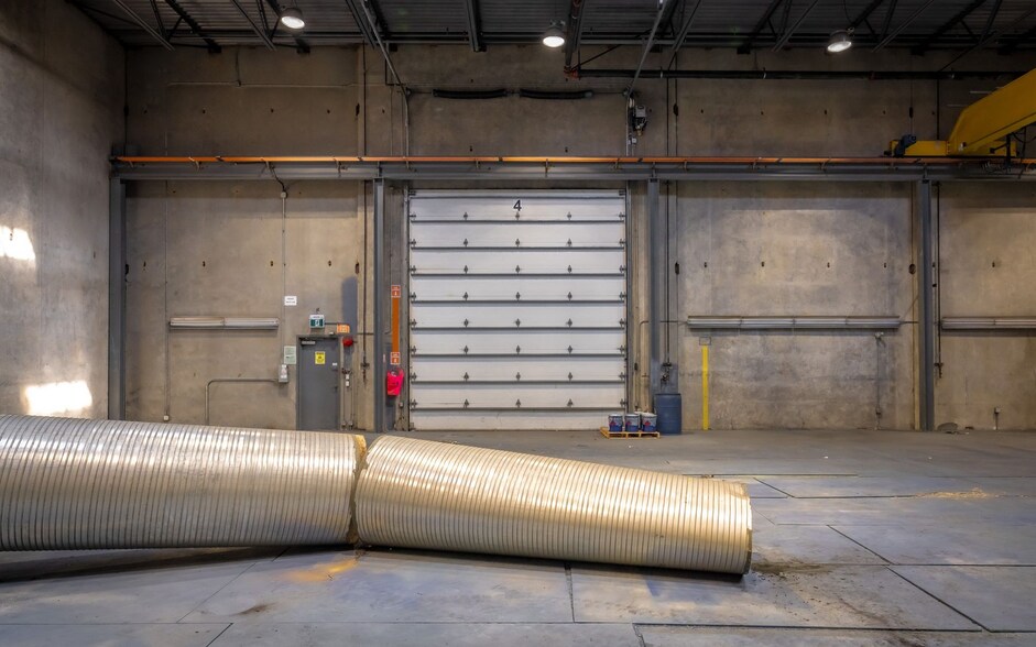 More Photos Of 5465 Production Blvd, Surrey Service For Lease